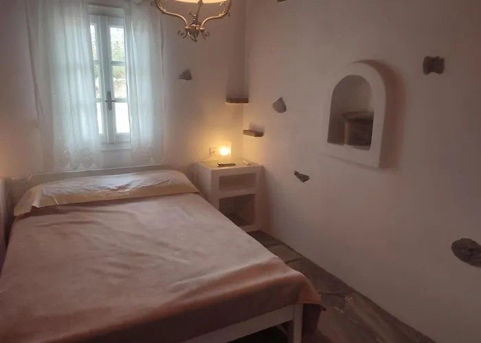 Beachside 2 Bd Stylish Apt W Private Patio Ornos (Mykonos)