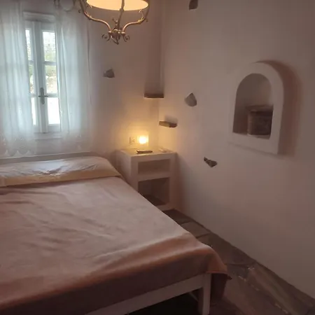 Beachside 2 Bd Stylish Apt W Private Patio Орнос