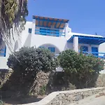 Beachside 2 Bd Stylish Apt W Private Patio Apartamento Ornos (Mykonos)
