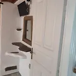 Beachside 2 Bd Stylish Apt W Private Patio Apartamento Ornos (Mykonos)