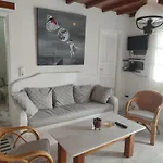 Beachside 2 Bd Stylish Apt W Private Patio Apartamento Ornos (Mykonos)