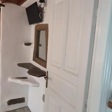 Beachside 2 Bd Stylish Apt W Private Patio Apartamento Ornos (Mykonos)