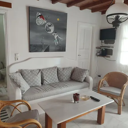 Beachside 2 Bd Stylish Apt W Private Patio Apartamento Ornos (Mykonos)